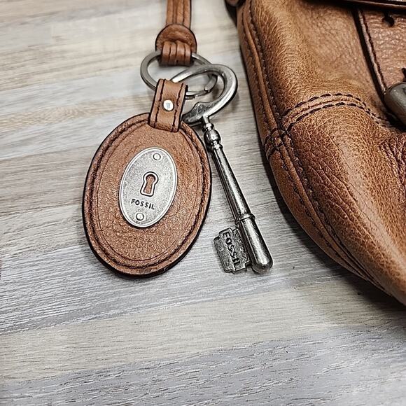 FOSSIL MADDOX Distressed Brown Leather Organizer Crossbody Messenger Bag W/Key - Picture 4 of 8